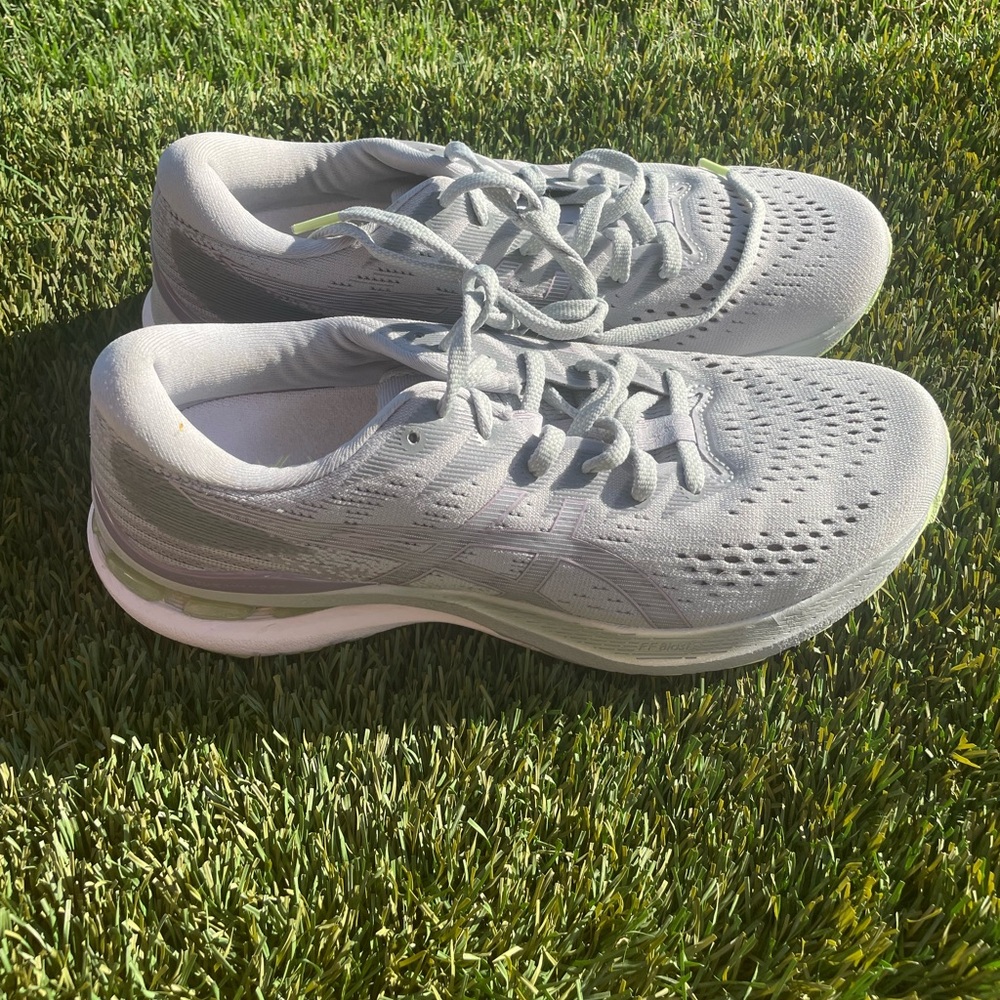 Women’s Asics Kayano 28 Running Shoes sz 9.5